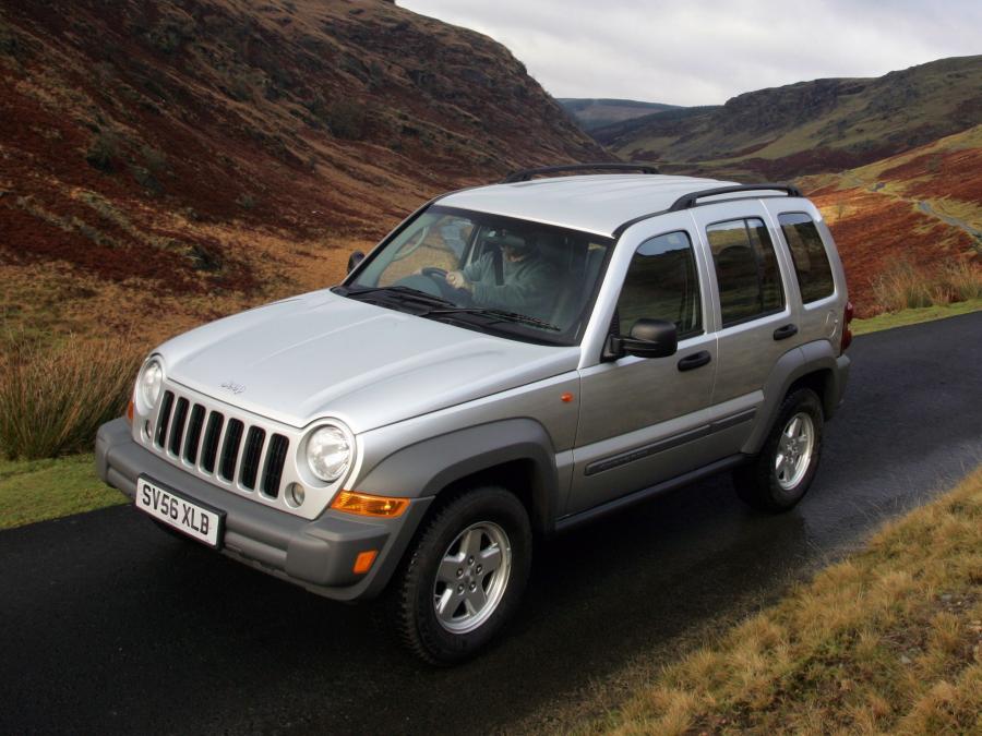  Jeep Cherokee 2005 года  (UK) (фото 8 из 13)